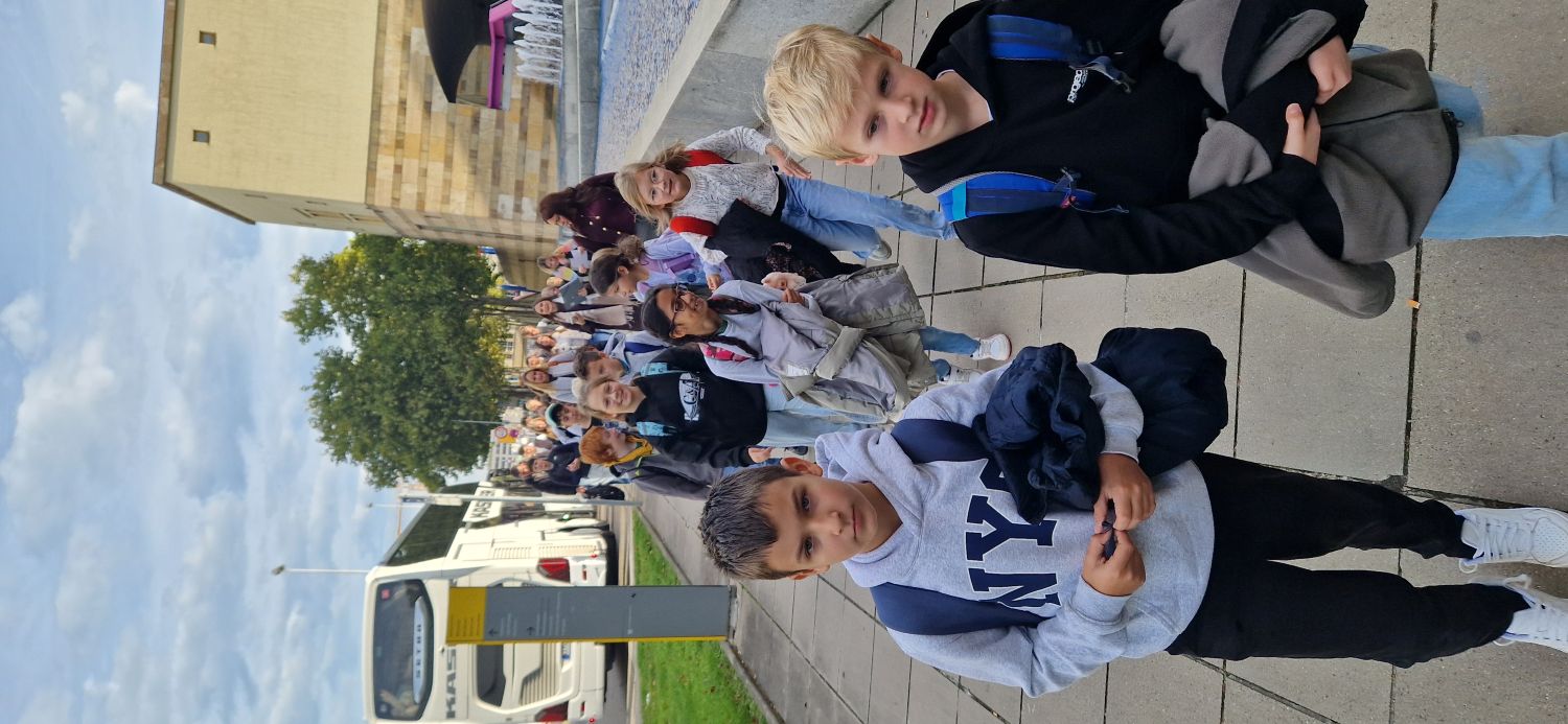 Ausflug der Klassensprecherinnen und Klassensprecher in den Landtag nach Stuttgart  - Bild 02