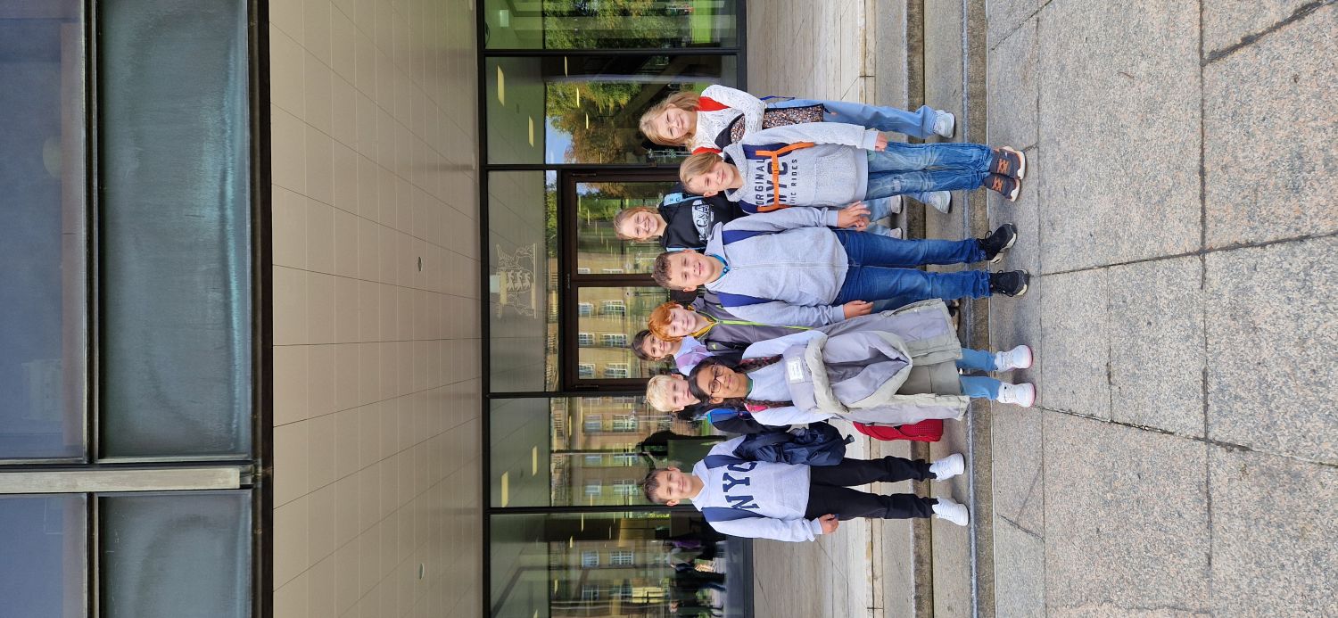 Ausflug der Klassensprecherinnen und Klassensprecher in den Landtag nach Stuttgart  - Bild 03