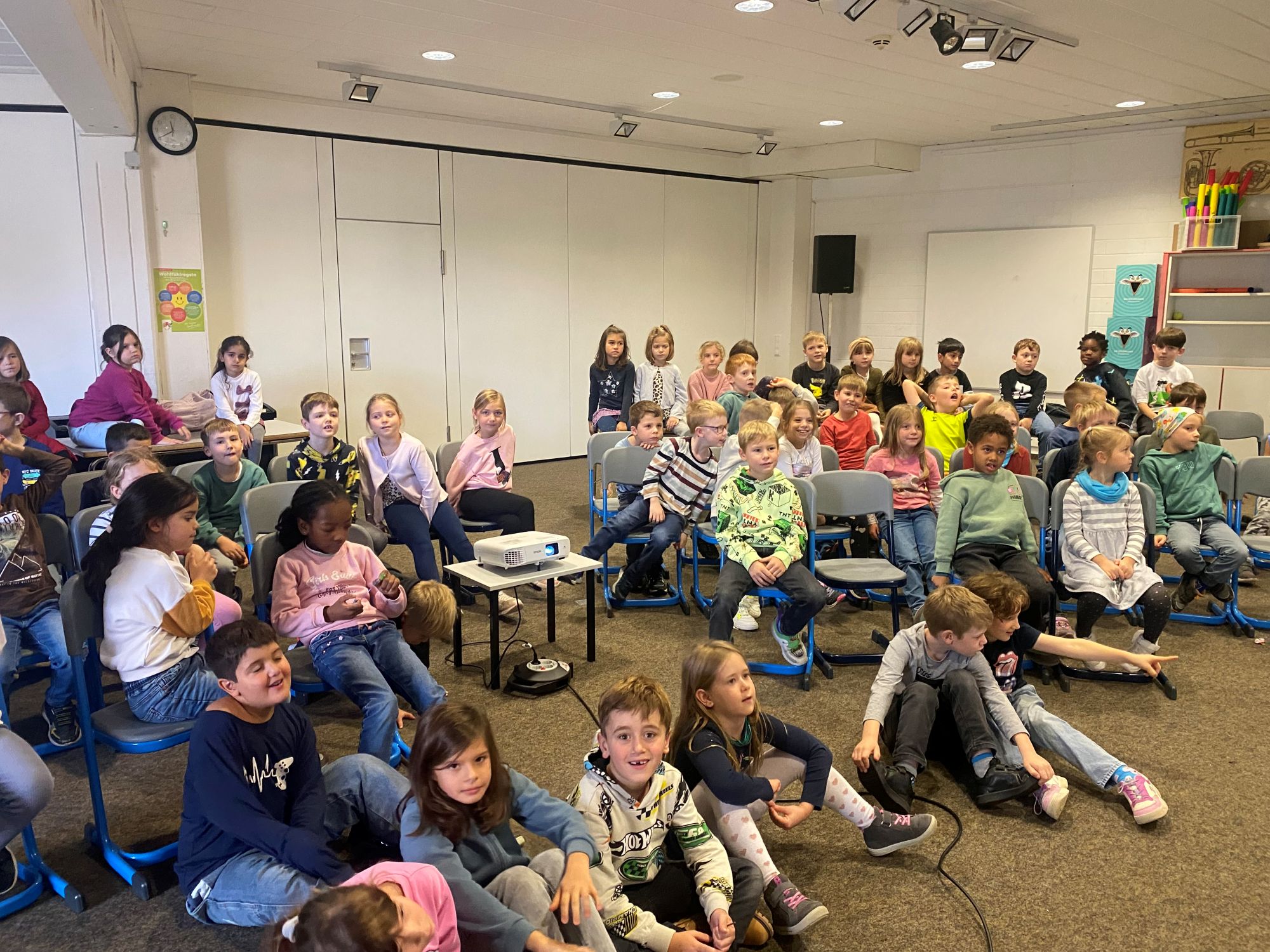 Autor Alexander Steffensmeier besucht mit „Lieselotte“ die AKS
- Bild 05