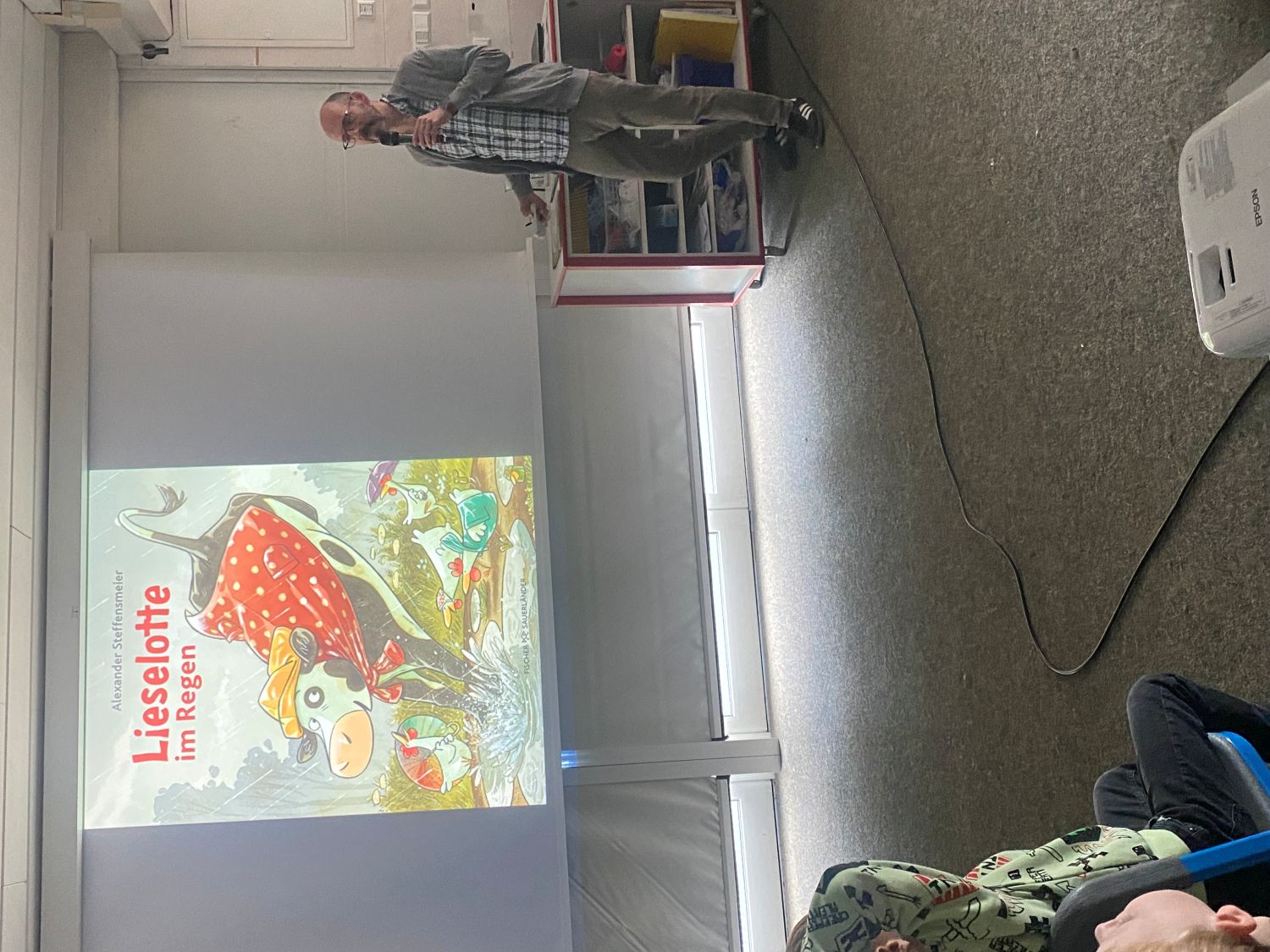 Autor Alexander Steffensmeier besucht mit „Lieselotte“ die AKS
- Bild 07