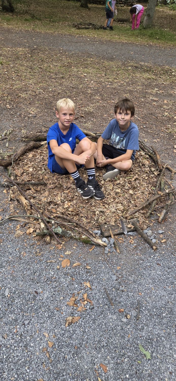 Lerngang der Klasse 3b in den Wald - Bild 04