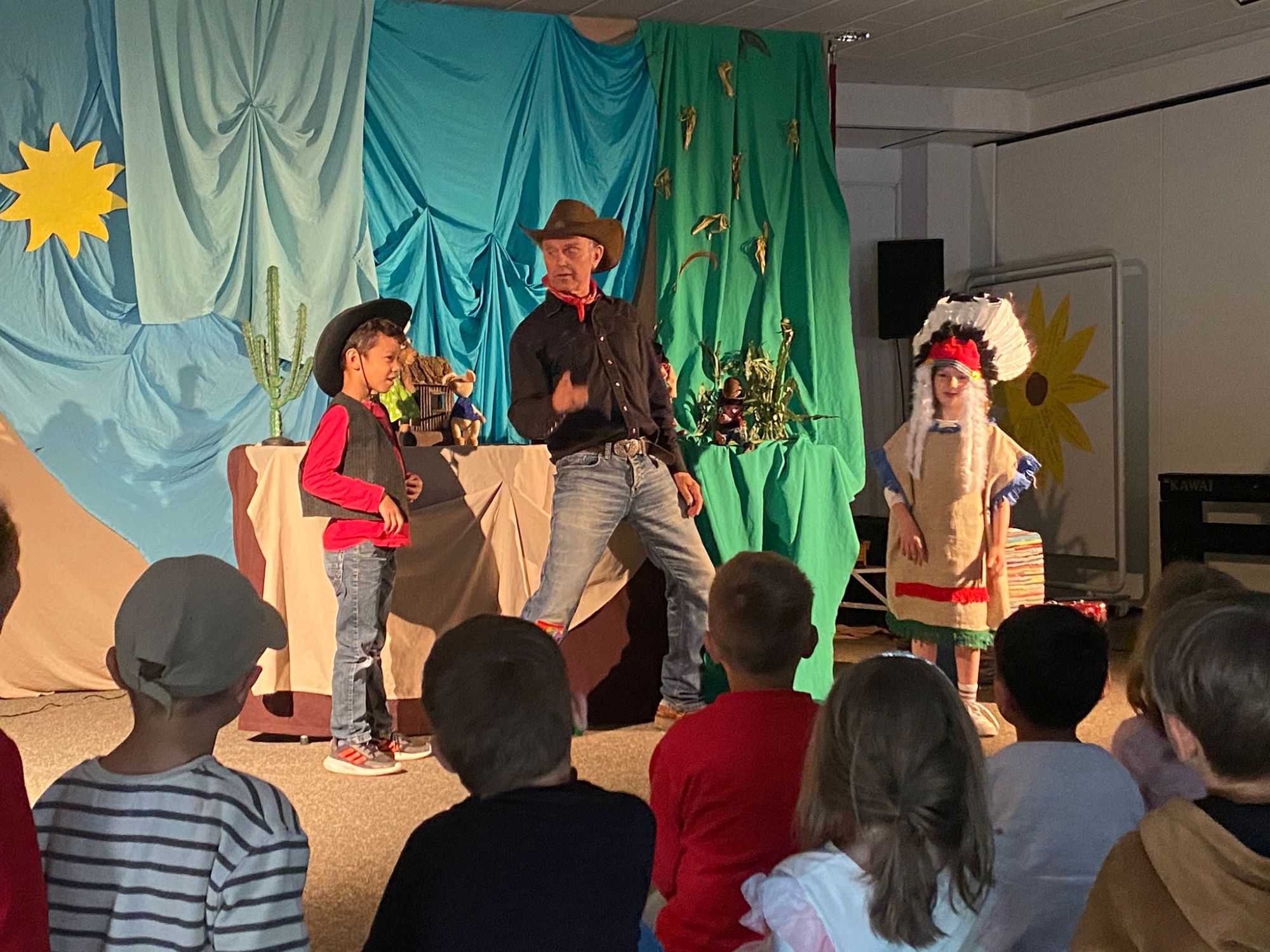 Theater „Blinklichter“ zu Besuch bei der AKS 