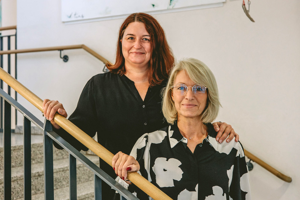 Foto von Frau Siegler und Frau Zimmermann, Sekretärinnen
